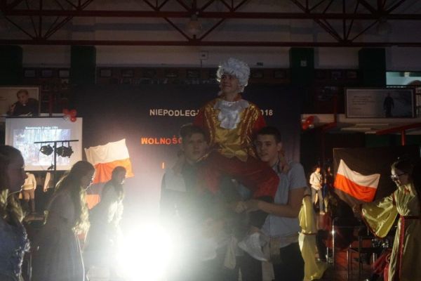 wito-niepodlegoci-43-20181118-1559372931900C192E-07E7-98E0-8991-EC0EB3EA15D1.jpg